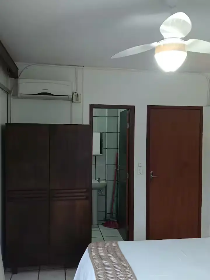 Quarto do apartamento 11 do Residencial Costão da Gamboa (foto 1)